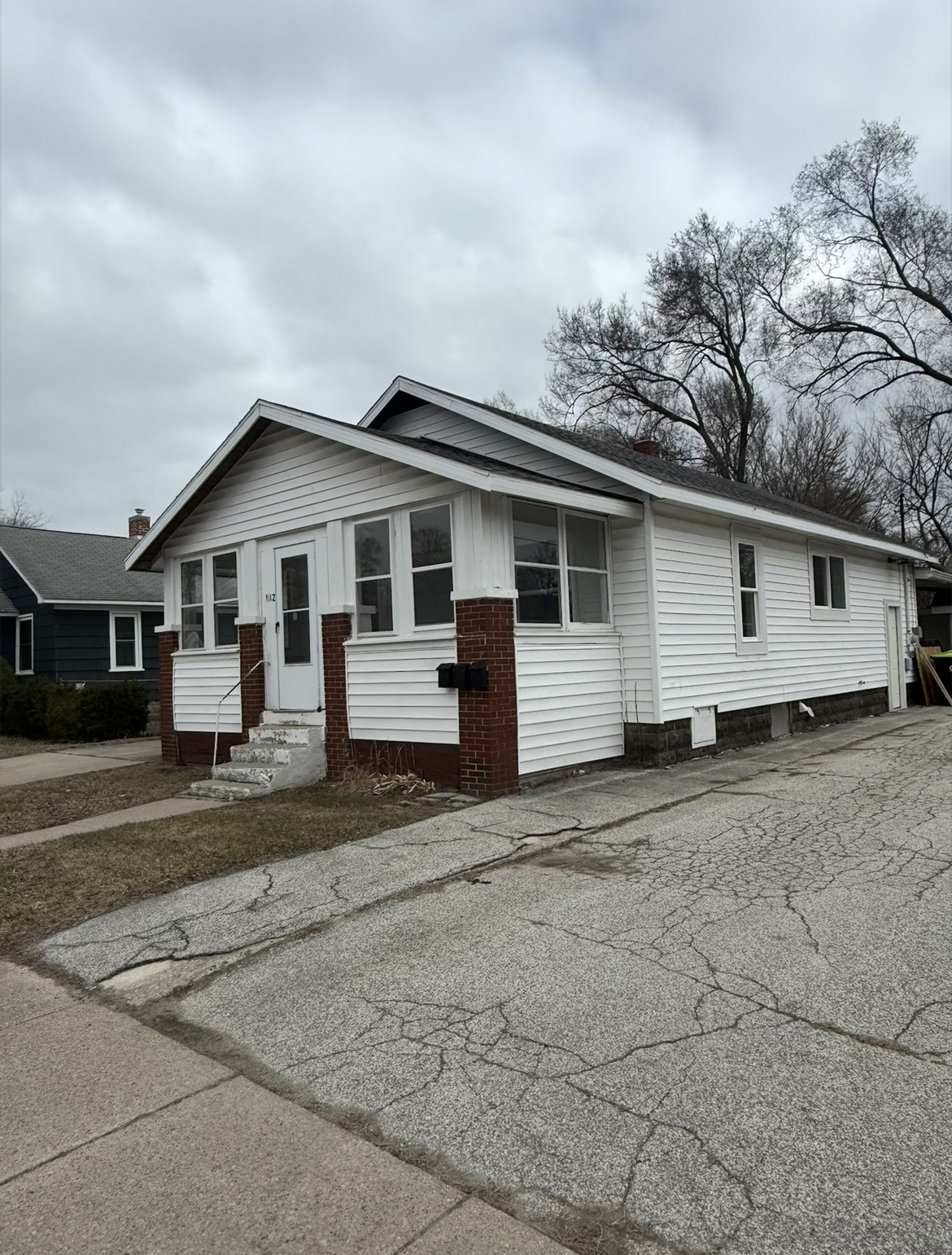 1112 Haley St
